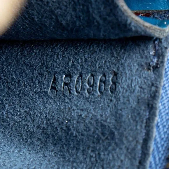 Louis Vuitton Vintage Epi Leather Pochette Accessoires - Picture 6 of 13